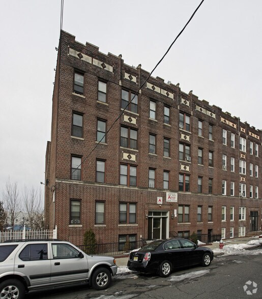117 Corbin Ave, Jersey City, NJ à vendre - Photo de l’immeuble – Image 2 sur 3