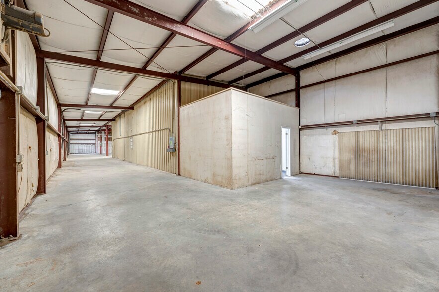 6617 Dixie Dr, Houston, TX à louer - Photo de l’immeuble – Image 3 sur 15