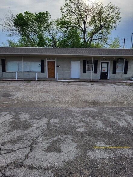 899 S Cherry Ln, White Settlement, TX à vendre - Photo de l’immeuble – Image 1 sur 4