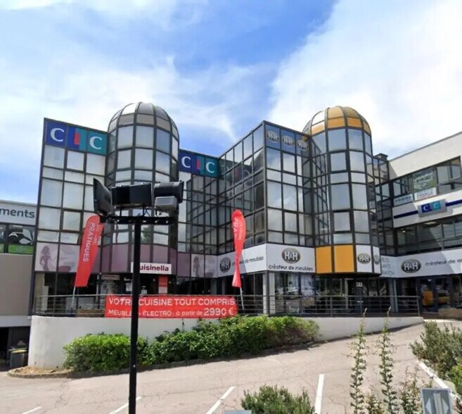 Bureau dans à louer - Photo de l’immeuble – Image 2 sur 7