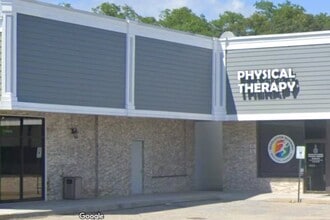 975 Main St, Holbrook, NY à louer Photo de l’immeuble– Image 1 sur 3