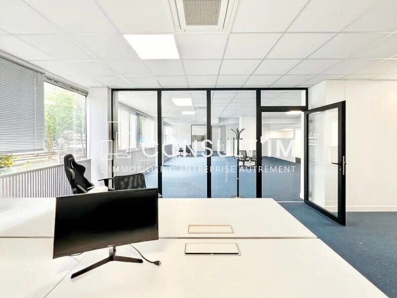 Bureau dans Suresnes à louer - Photo de l’immeuble – Image 2 sur 8