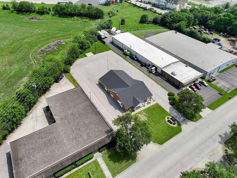250 Crossfield Dr, Versailles, KY à louer - Photo de l’immeuble – Image 1 sur 62