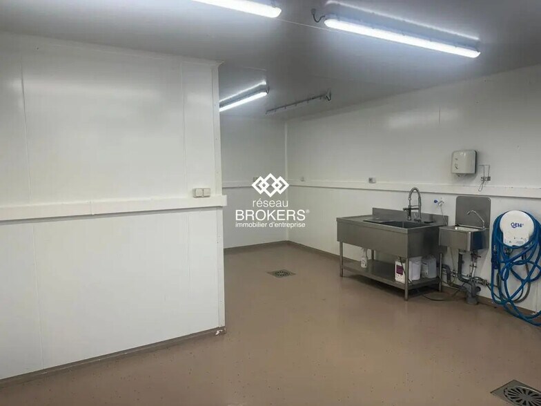 Industriel/Logistique dans Ennery à louer - Photo intérieure – Image 2 sur 3