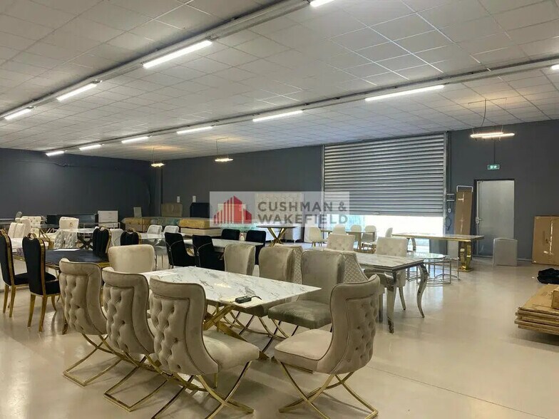 Local d’activités dans Béziers à louer - Photo de l’immeuble – Image 1 sur 3