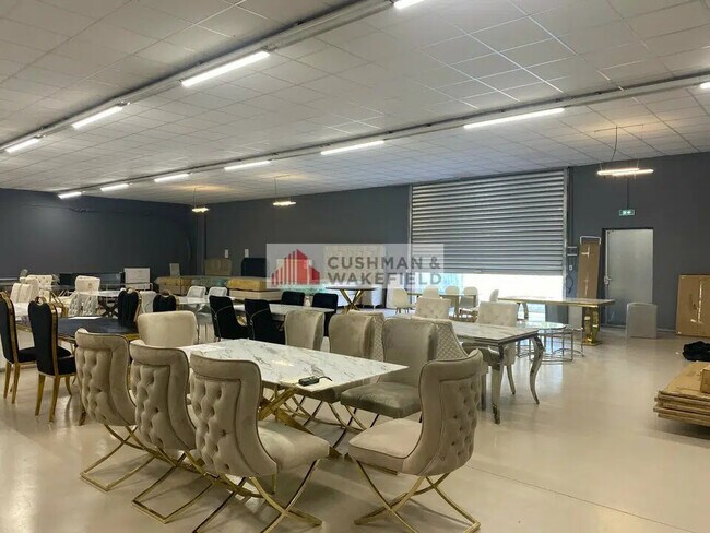 Plus de détails pour Local d'activités à louer