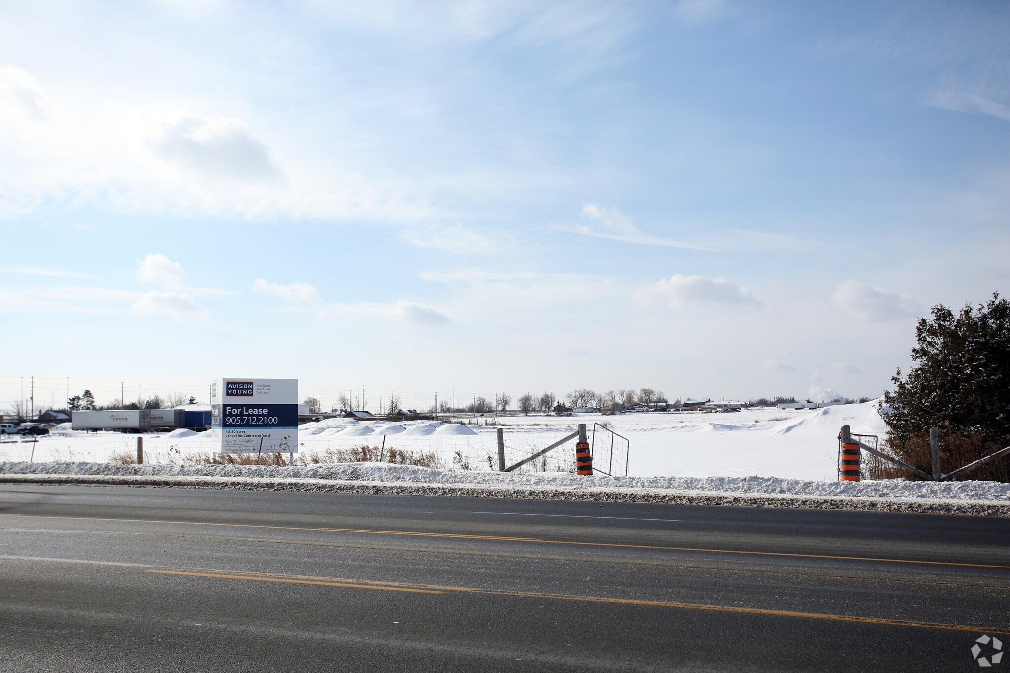 16917 Steeles Av, Halton Hills, ON à louer Photo principale– Image 1 sur 4