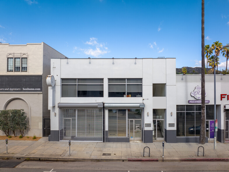 7561 W Sunset Blvd, Los Angeles, CA à louer - Photo de l’immeuble – Image 1 sur 5