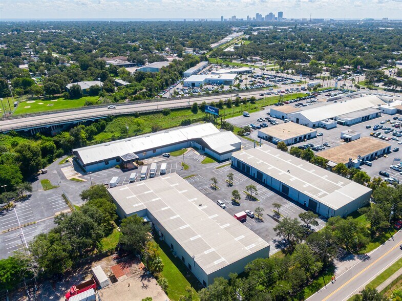 4055 35th St N, Saint Petersburg, FL à louer - Photo de l’immeuble – Image 3 sur 16