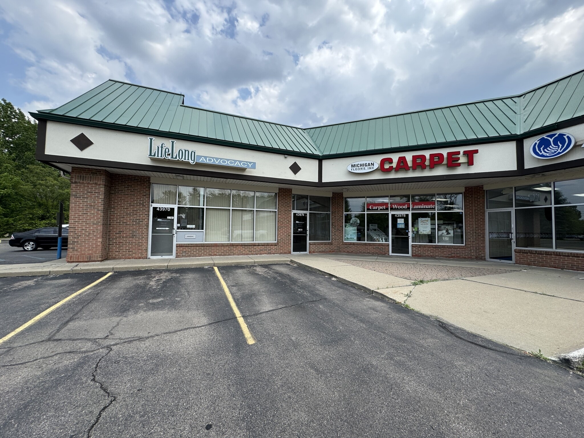43982 N Gratiot Ave, Clinton Township, MI à louer Photo de l’immeuble– Image 1 sur 5