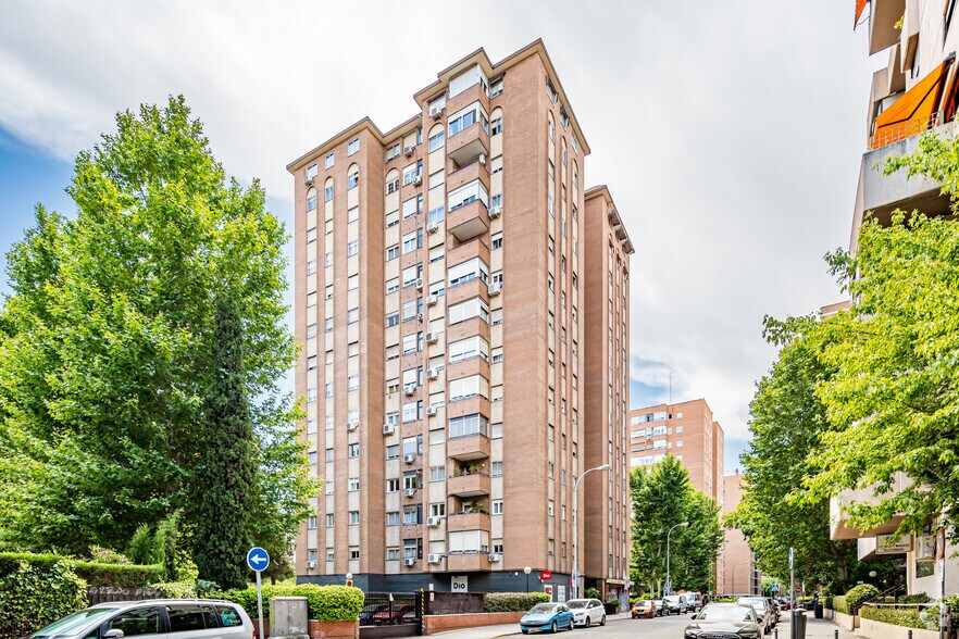 Calle De Sangenjo, 12, Madrid, Madrid à louer - Photo principale – Image 1 sur 2