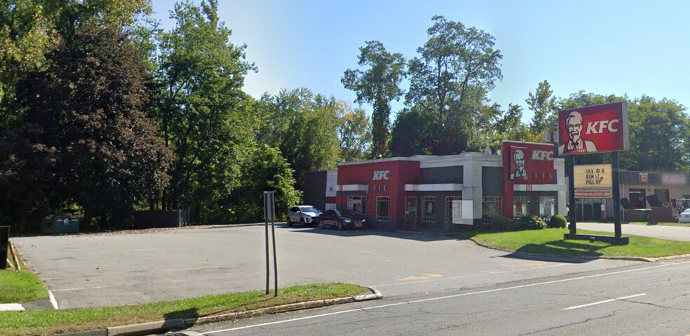 125 Federal Rd, Danbury, CT à louer - Photo principale – Image 1 sur 2