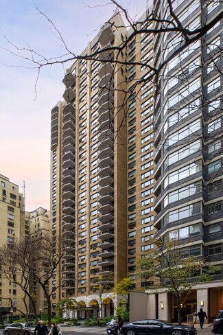 Plus de détails pour 10 W 66th St, New York, NY - Bureau/Médical à louer