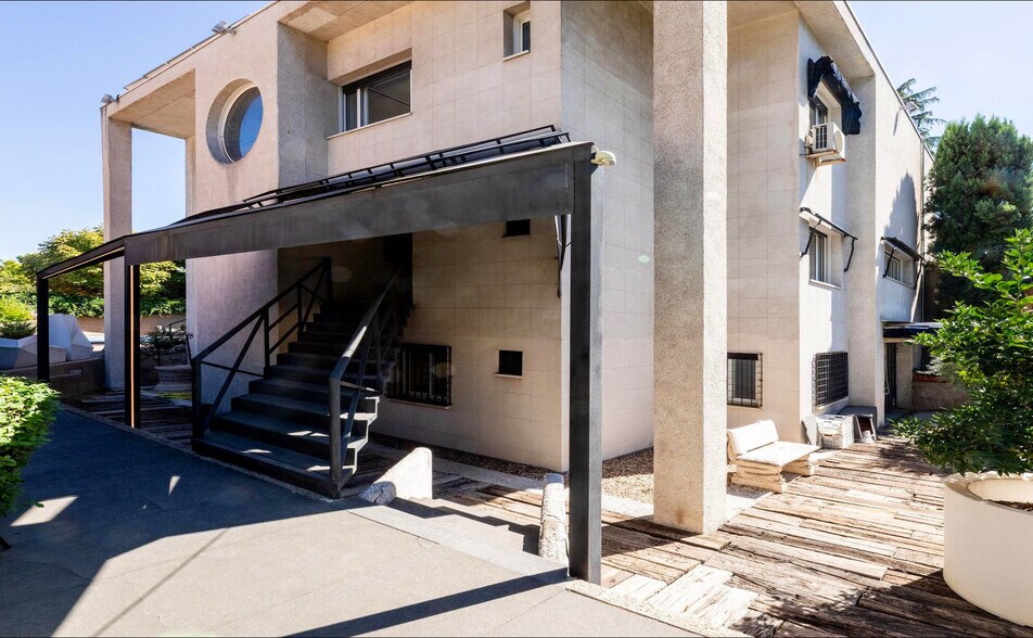 Bureau dans Majadahonda, Madrid à vendre - Photo de l’immeuble – Image 1 sur 17
