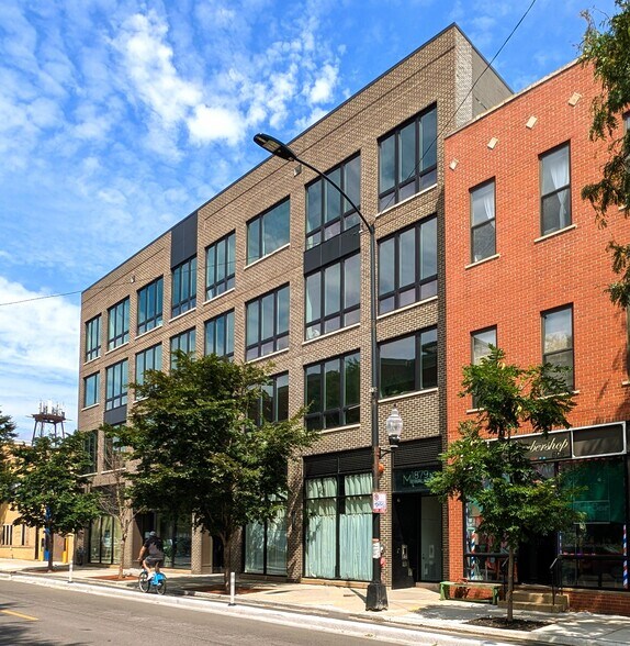 1879 N Milwaukee Ave, Chicago, IL à vendre - Photo de l’immeuble – Image 2 sur 14
