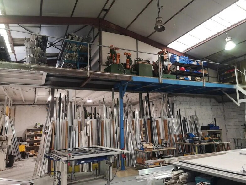 Local d’activités dans Contes à louer - Photo de l’immeuble – Image 2 sur 6