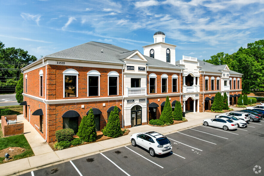 11535 Carmel Commons Blvd, Charlotte, NC à louer - Photo de l’immeuble – Image 3 sur 4