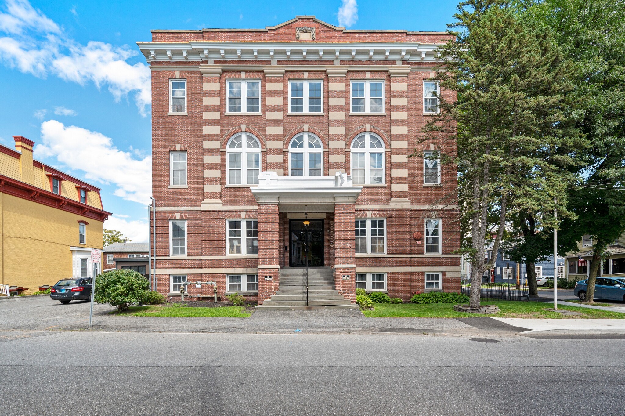 236 Wall St, Kingston, NY à louer Photo de l’immeuble– Image 1 sur 22