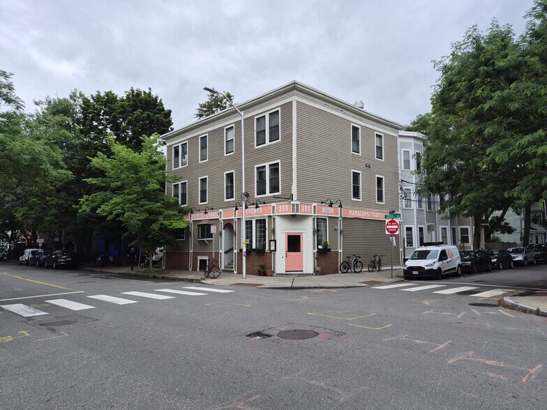 231-233 Cardinal Medeiros Ave, Cambridge, MA à vendre - Photo de l’immeuble – Image 2 sur 25