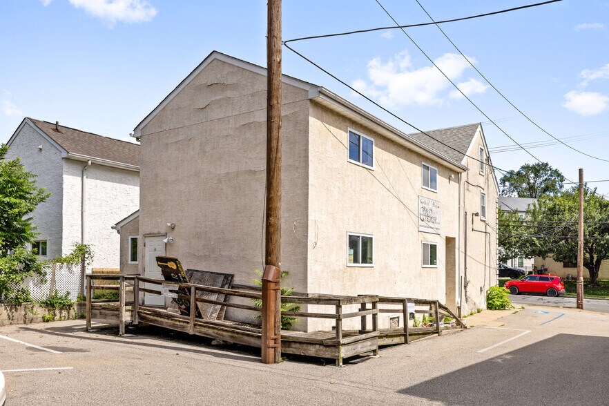 7026 Ridge Ave, Philadelphia, PA à vendre - Photo de l’immeuble – Image 3 sur 25