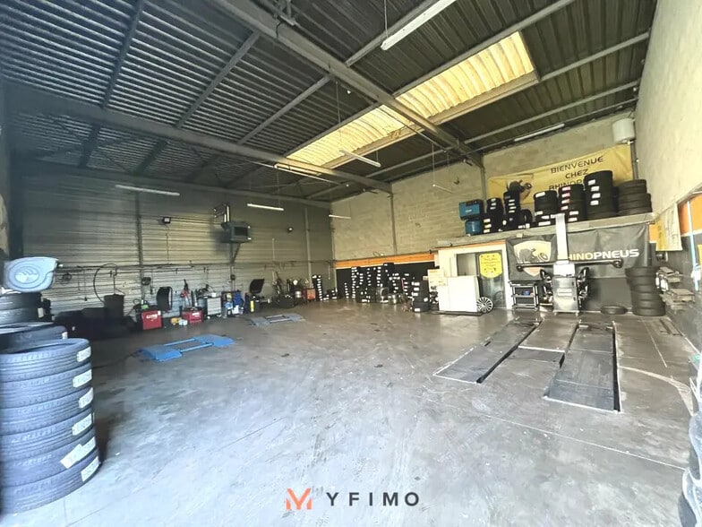 Local d'activités dans Les Mureaux à vendre - Photo intérieure – Image 2 sur 6