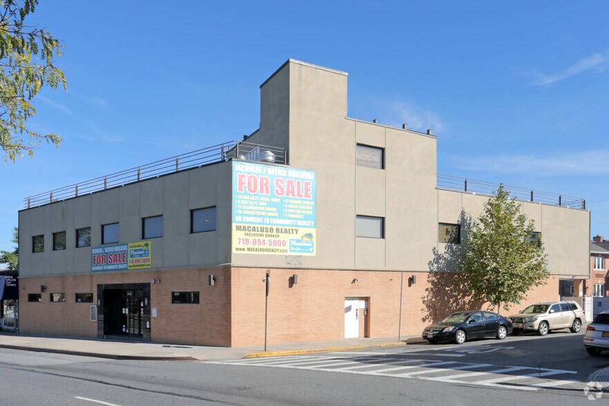 26-19 Francis Lewis Blvd, Flushing, NY à louer - Photo de l’immeuble – Image 3 sur 12