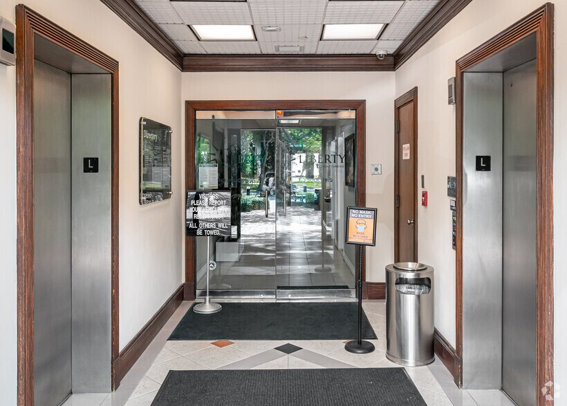 633 S Federal Hwy, Fort Lauderdale, FL à louer - Hall d’entrée – Image 2 sur 8