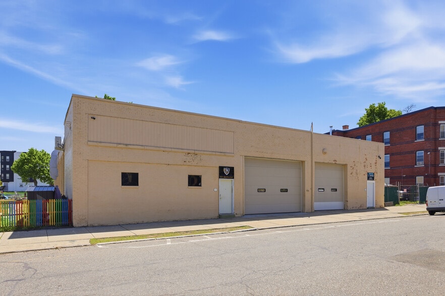 120 & 0 Pine St. Holyoke portefeuille de 1 biens à vendre sur LoopNet.fr - Photo principale – Image 1 sur 20