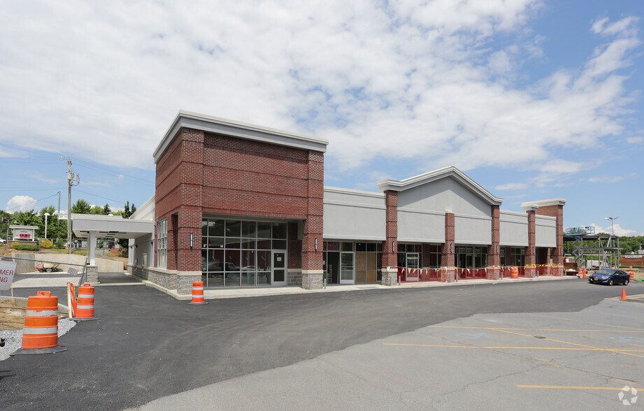 1028 Route 146, Clifton Park, NY à louer - Photo de l’immeuble – Image 3 sur 8