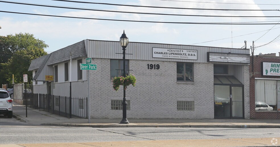 1919 Deer Park Ave, Deer Park, NY à vendre - Photo principale – Image 1 sur 33