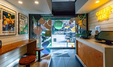 1055-1057 Second Ave, New York, NY à louer Photo intérieure– Image 2 sur 4