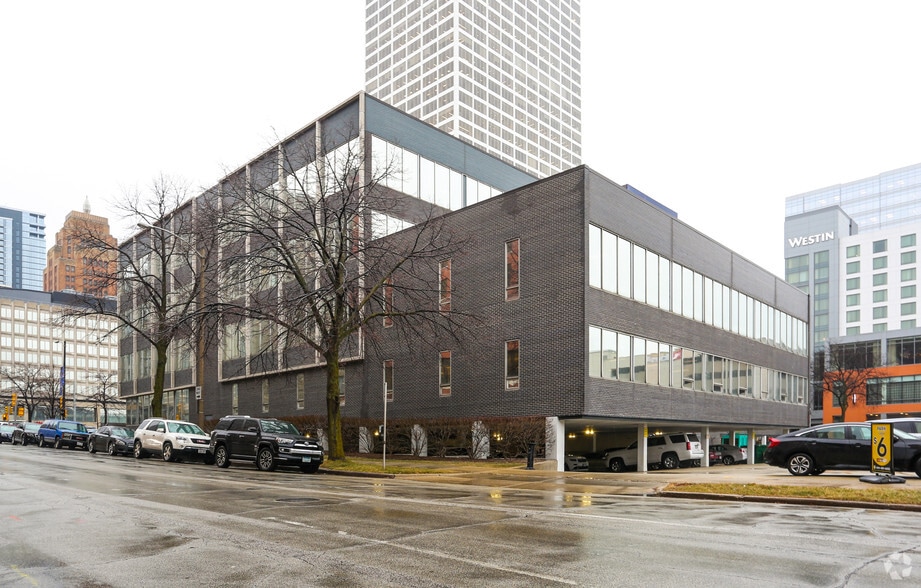 615 E Michigan St, Milwaukee, WI à vendre - Photo de l’immeuble – Image 2 sur 5