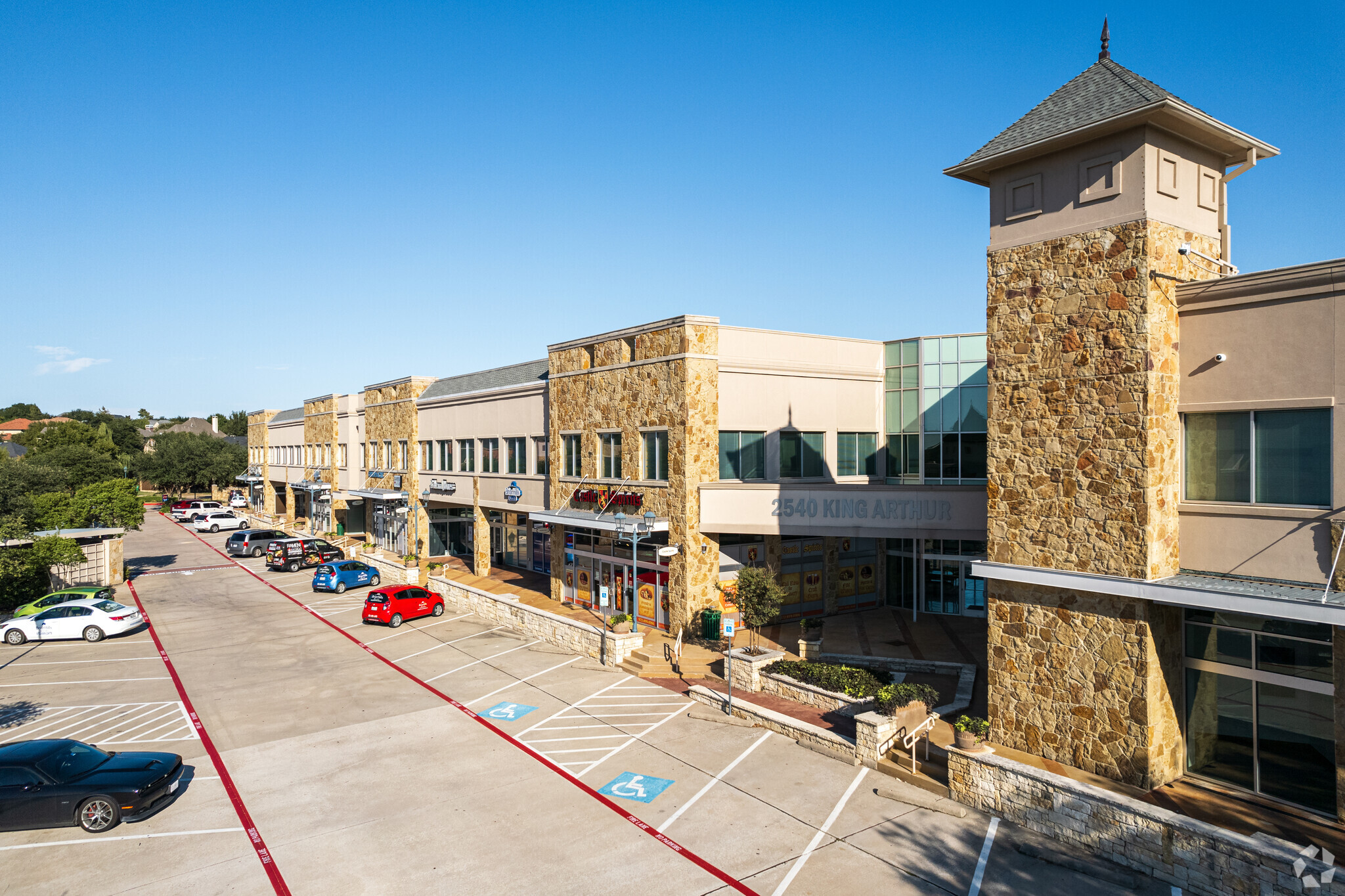 2540 King Arthur Blvd, Lewisville, TX à louer Photo de l’immeuble– Image 1 sur 50