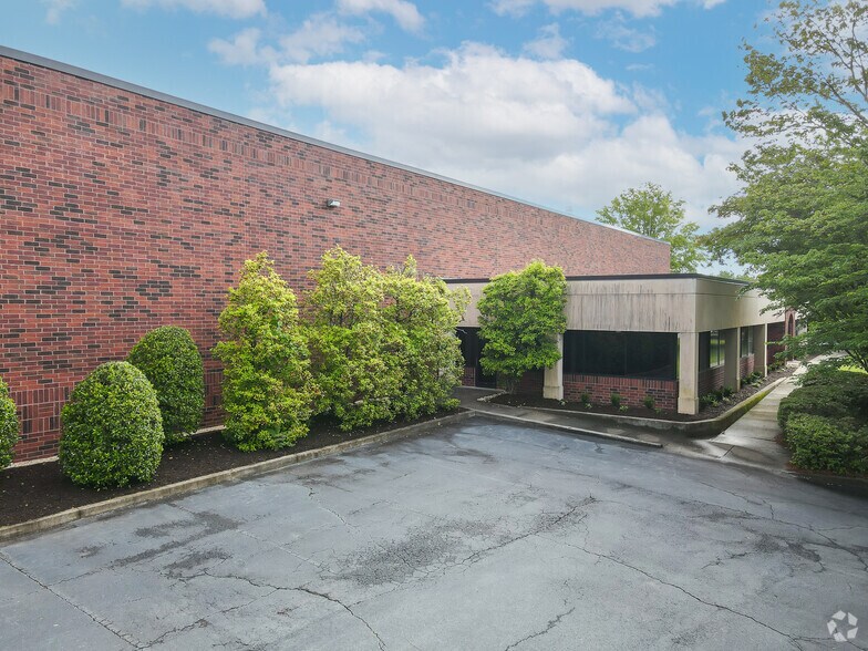 11801 Vance Davis Dr, Charlotte, NC à louer - Photo de l’immeuble – Image 2 sur 4
