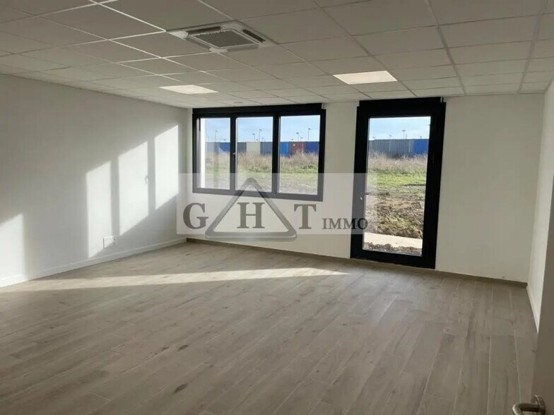 Bureau dans Saint-Pathus à louer - Photo de l’immeuble – Image 1 sur 6