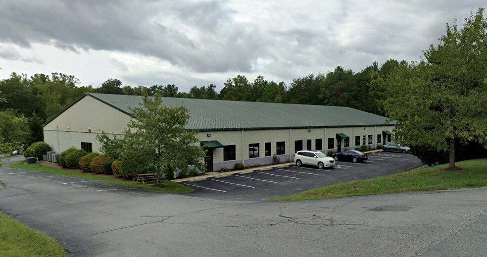 92 Industrial Way, Troy, VA à vendre - Photo de l’immeuble – Image 1 sur 13