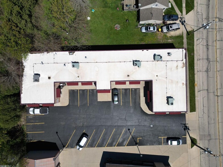 219 Main St, Pecatonica, IL à vendre - Photo de l’immeuble – Image 2 sur 5