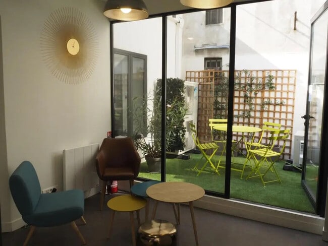 Plus de détails pour 2 Rue De Tocqueville, Paris - Bureau à louer
