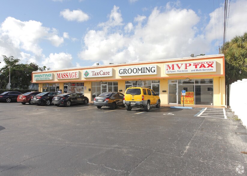781 W Oakland Park Blvd, Oakland Park, FL à louer - Photo de l’immeuble – Image 3 sur 9