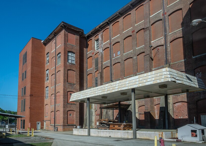 The Gainesville Mill portefeuille de 3 biens à vendre sur LoopNet.fr - Photo de l’immeuble – Image 3 sur 7