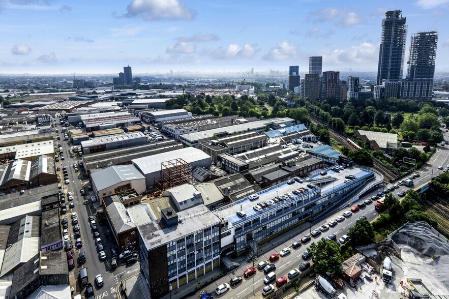 21-23 Park Royal Rd, Londres à louer - Photo de l’immeuble – Image 2 sur 18