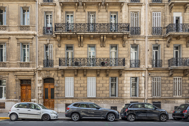 Plus de détails pour 305 Rue Paradis, Marseille - Bureau à vendre