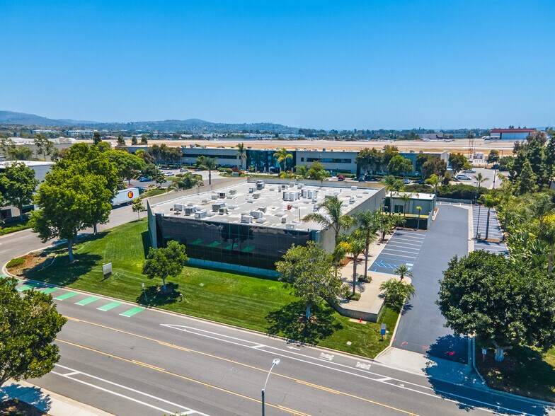2261 Rutherford Rd, Carlsbad, CA à louer - Photo de l’immeuble – Image 3 sur 6