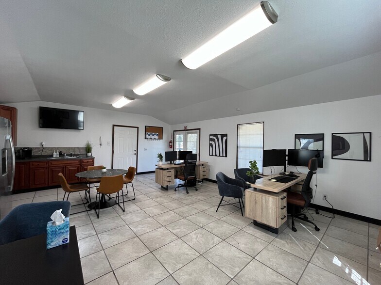 4515 Smith Rd, Von Ormy, TX à louer - Photo de l’immeuble – Image 3 sur 65