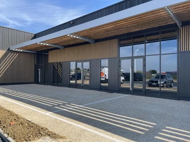 Plus de détails pour Local commercial à louer