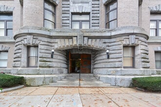 92 High St, Medford, MA à louer Photo intérieure– Image 1 sur 12