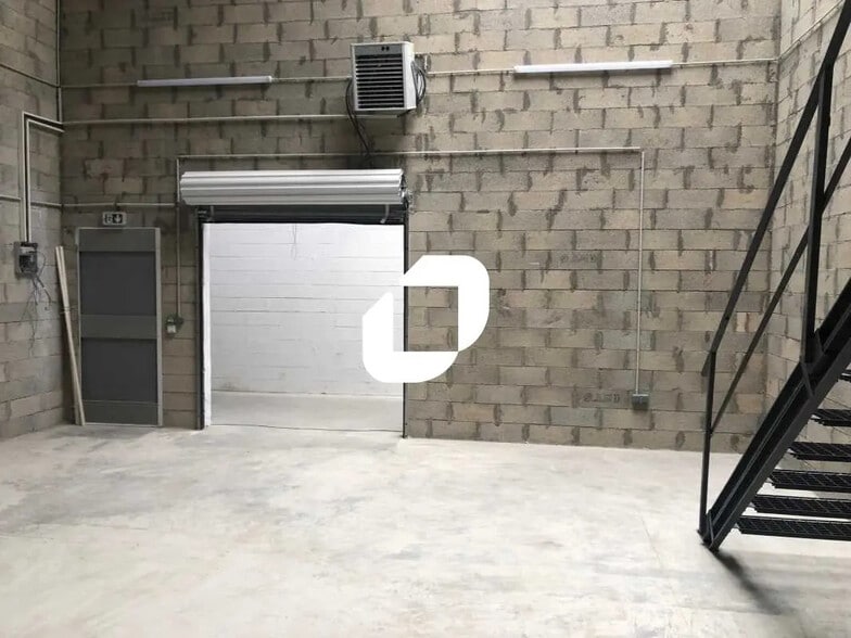 Local d’activités dans BOISSY-L'AILLERIE à louer - Photo de l’immeuble – Image 2 sur 5