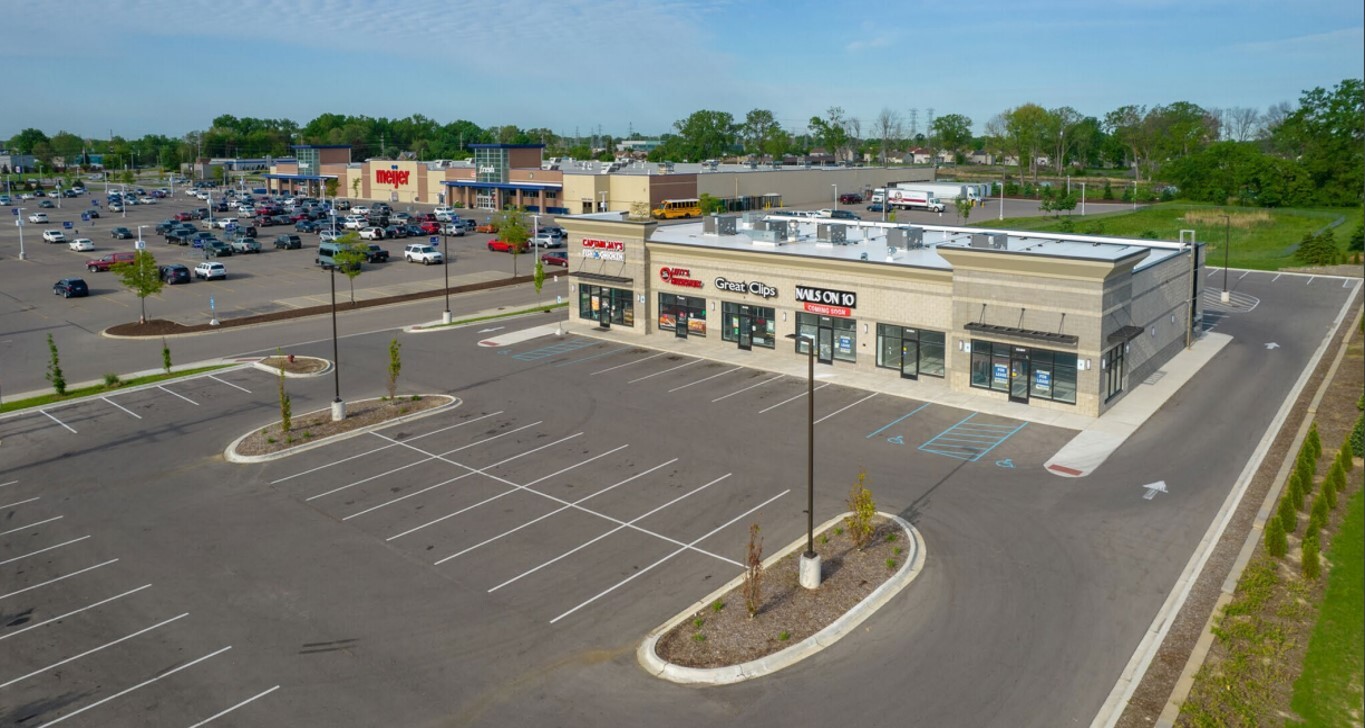 25377-25397 Schoenherr Rd, Warren, MI à louer Photo de l’immeuble– Image 1 sur 2