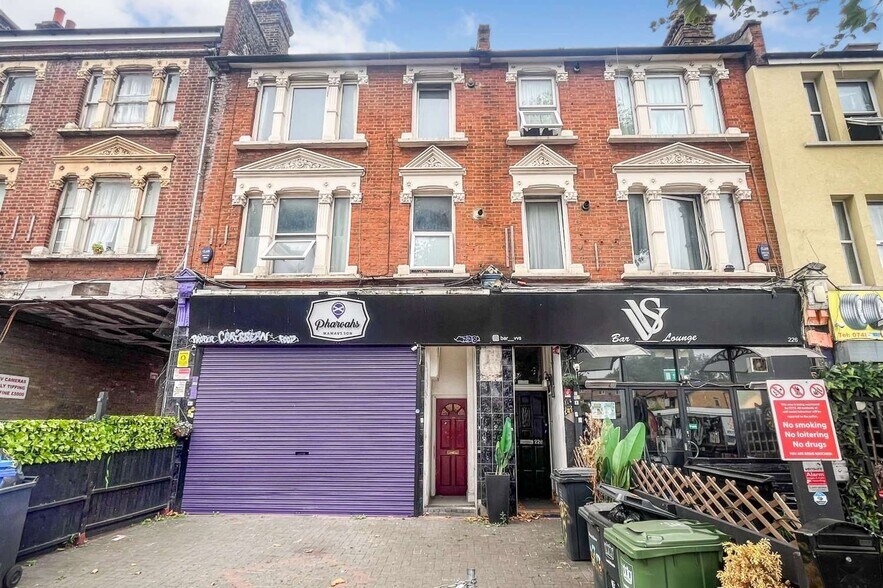 226-228 Brownhill Rd, Londres à vendre - Photo principale – Image 1 sur 1