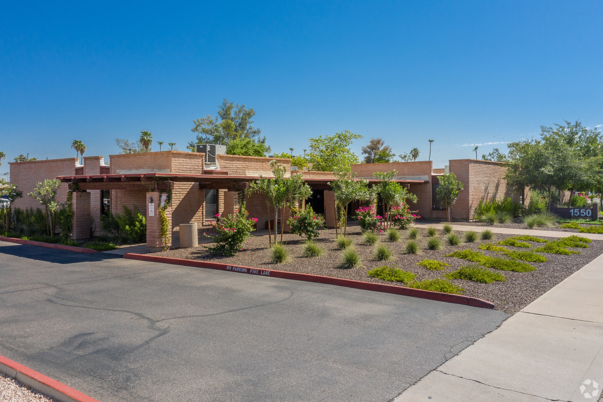 1550 E University Dr, Mesa, AZ à louer Photo de l’immeuble– Image 1 sur 19
